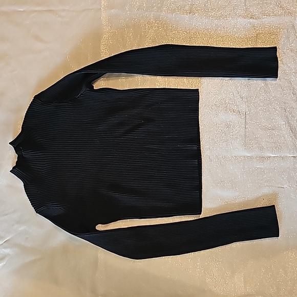 Black streach craptop - Picture 1 of 3